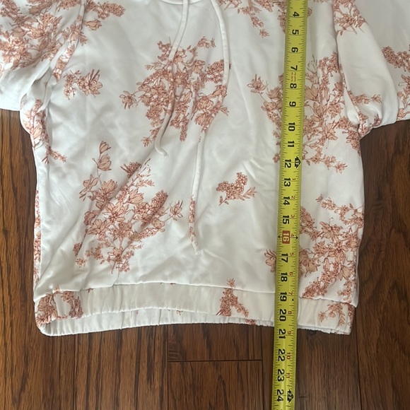 Olivia and Vivian cropped hoodie - Picture 11 of 12